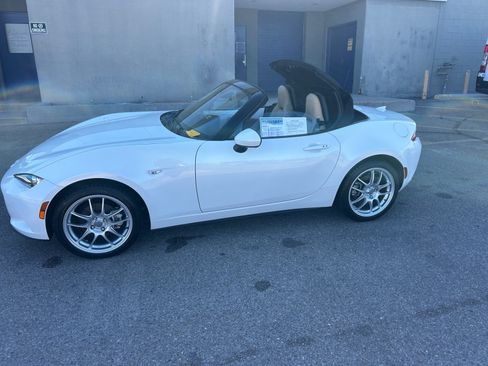 Used 2024 MAZDA MX-5 Miata Grand Touring RWD image 24