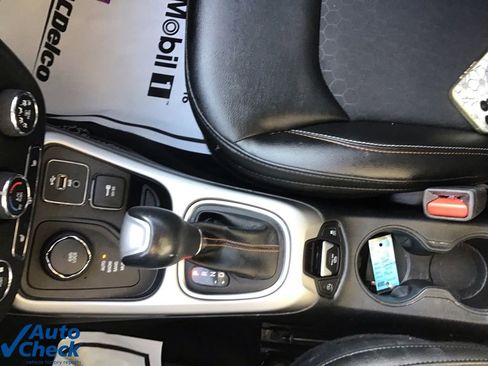 Used 2018 Jeep Compass Latitude w/ Cold Weather Group image 38