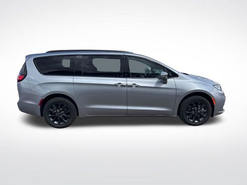 Used 2021 Chrysler Pacifica Touring w/ S Appearance Package AWD/4WD image 6
