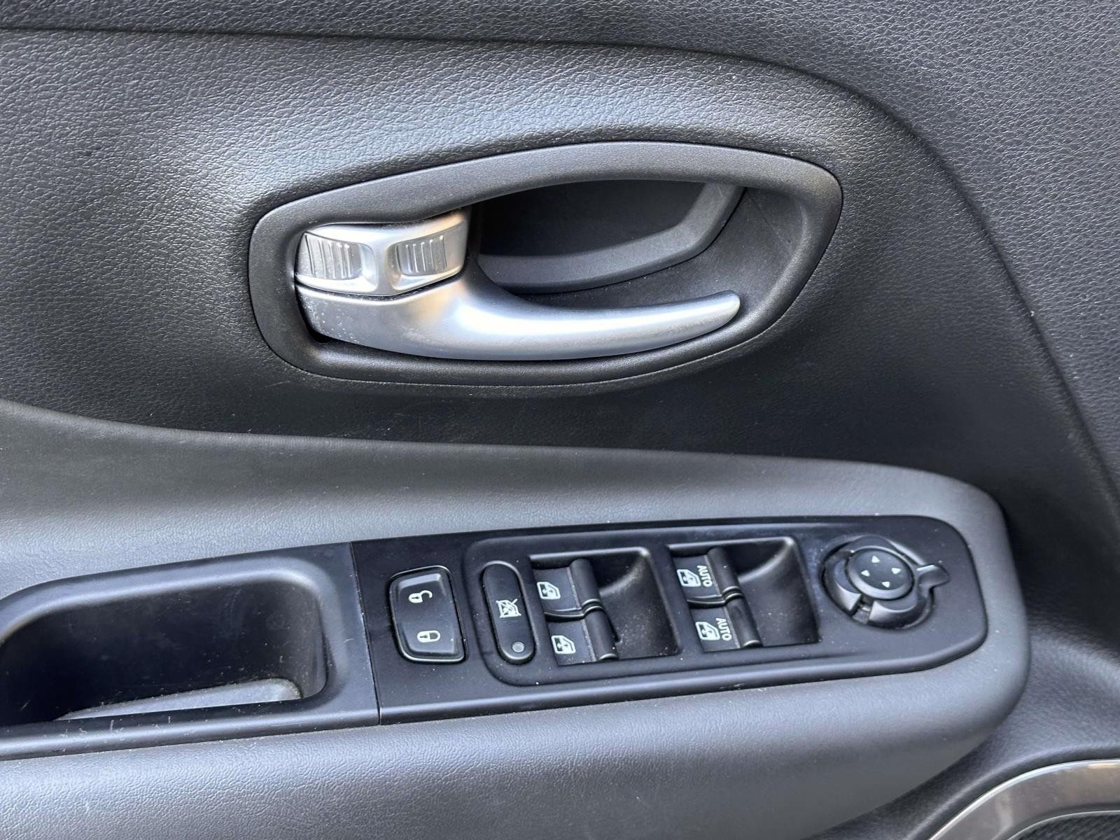 Used 2020 Jeep Renegade Limited AWD/4WD image 14
