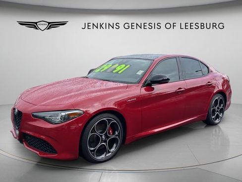 Used 2023 Alfa Romeo Giulia Veloce RWD image 11