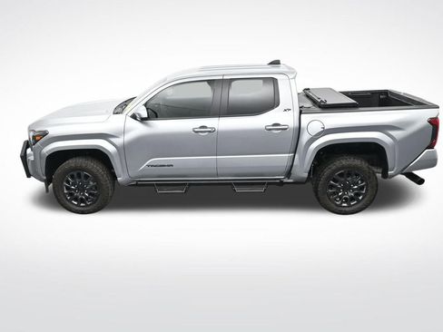 Used 2025 Toyota Tacoma SR5 image 28