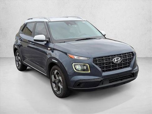 Used 2020 Hyundai Venue image 3