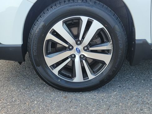 Used 2019 Subaru Outback 3.6R Limited AWD/4WD image 12