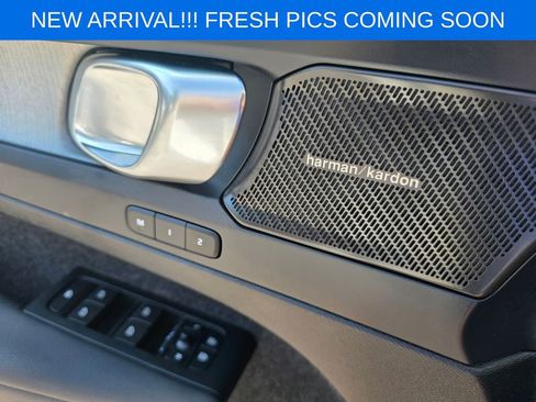 Used 2024 Volvo XC40 B5 Plus AWD/4WD image 10