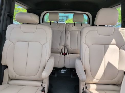 New 2026 Jeep Grand Cherokee L Limited w/ Limited Altitude Package AWD/4WD image 29