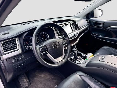 Used 2019 Toyota Highlander Limited Platinum image 10