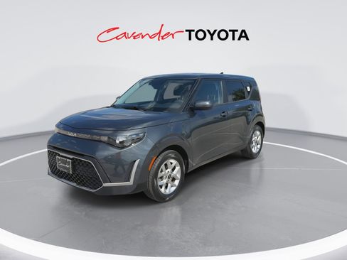 Used 2025 Kia Soul LX w/ LX Technology Package FWD image 4