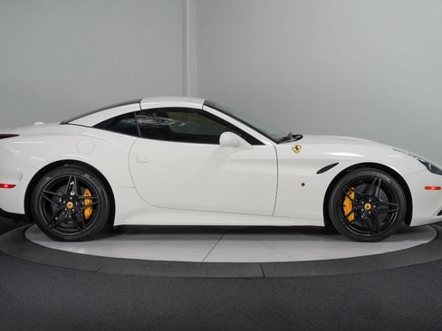 Used 2016 Ferrari California T RWD image 9