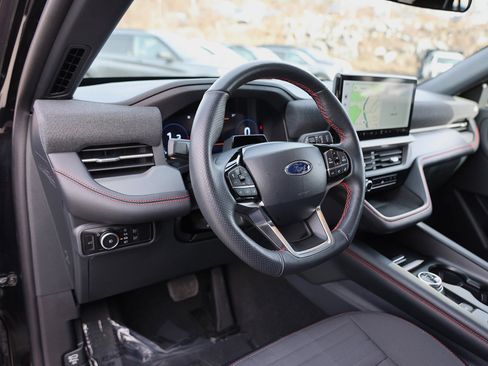 Certified 2025 Ford Explorer ST-Line image 19