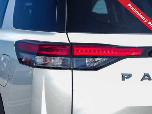 Used 2024 Nissan Pathfinder Platinum w/ Cargo Package FWD image 9