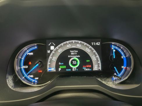 Used 2025 Toyota RAV4 XLE AWD/4WD image 23