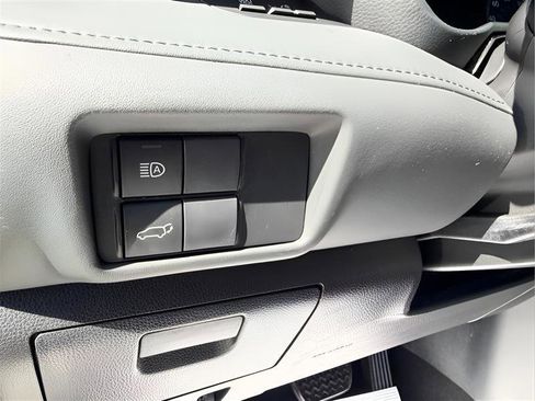 Used 2020 Toyota Highlander XLE image 20