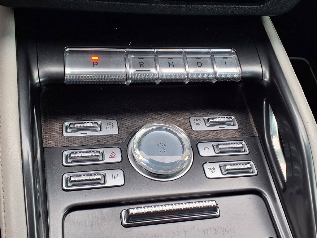 Used 2024 Lincoln Nautilus Premier AWD/4WD image 28