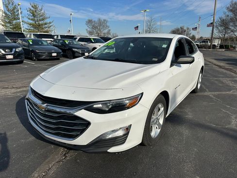 Used 2020 Chevrolet Malibu LS image 2