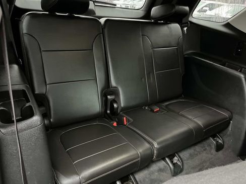 Used 2020 Chevrolet Traverse RS image 20