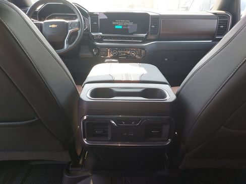 Used 2026 Chevrolet Silverado 1500 High Country w/ High Country Premium Package AWD/4WD image 10