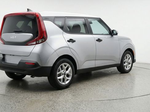 Used 2025 Kia Soul LX w/ LX Technology Package FWD image 9