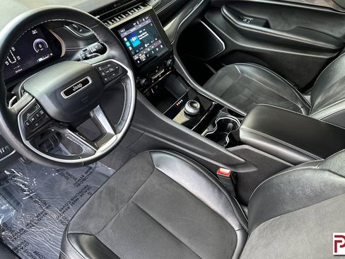 Used 2022 Jeep Grand Cherokee L Laredo image 10