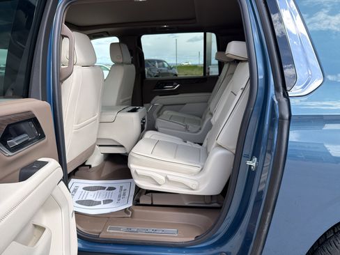 Used 2025 GMC Yukon XL Denali w/ Sun & Power Step Package AWD/4WD image 19