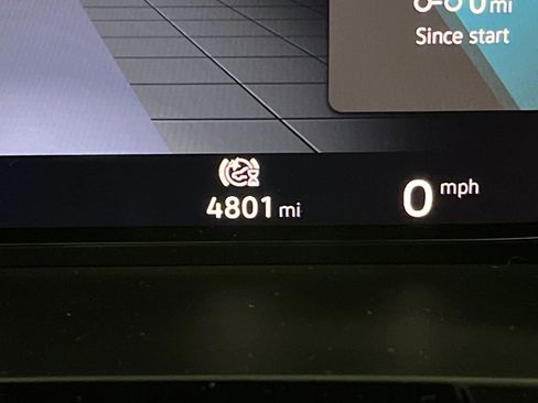 Used 2025 Volkswagen Atlas Cross Sport SE w/ Panoramic Sunroof Package image 6