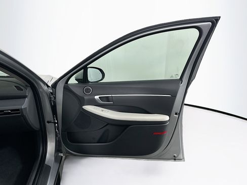 Used 2025 Hyundai Sonata SEL FWD image 30