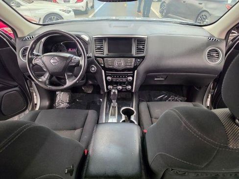 Used 2019 Nissan Pathfinder SV FWD image 16