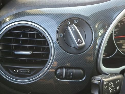 Used 2013 Volkswagen Beetle 2.0T image 27