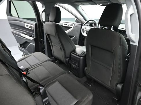 Used 2022 Ford Explorer XLT RWD image 32