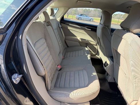 Used 2018 Ford Fusion SE FWD image 13