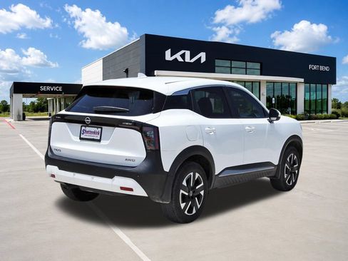 Used 2025 Nissan Kicks SV AWD/4WD image 5