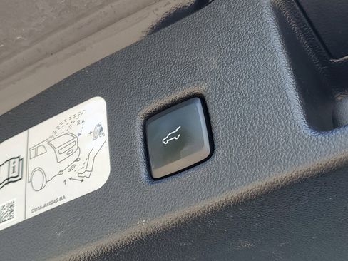 Used 2020 Ford Escape Titanium AWD/4WD image 25