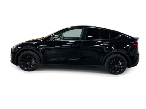 Certified 2023 Tesla Model Y Long Range AWD/4WD image 3