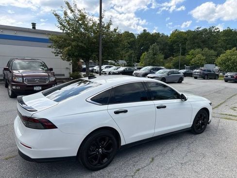 Used 2024 Honda Accord EX image 10