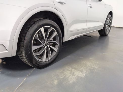 Certified 2025 Audi Q5 2.0T Premium Plus w/ Premium Plus Package image 3