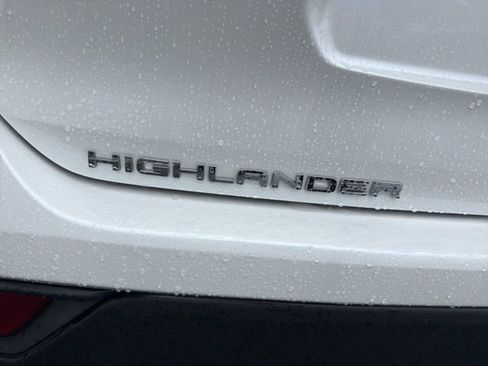 Used 2021 Toyota Highlander XLE AWD/4WD image 10