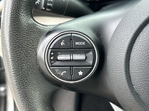 Used 2025 Kia Soul LX w/ LX Technology Package FWD image 25