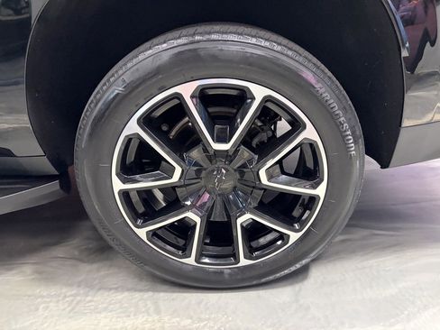 Used 2022 Chevrolet Suburban RST w/ Sport Performance Package image 32