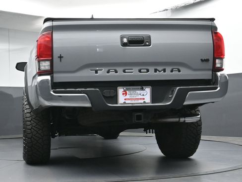Used 2019 Toyota Tacoma TRD Off-Road AWD/4WD image 29