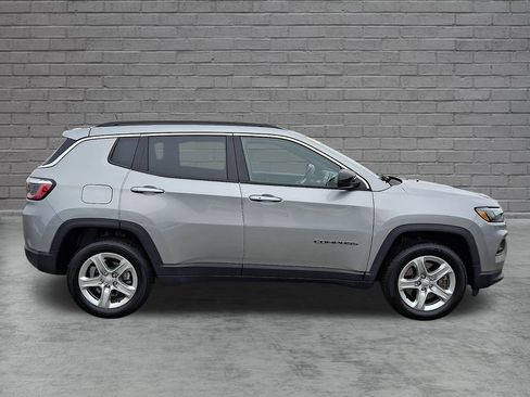 Used 2023 Jeep Compass Latitude w/ Convenience Group AWD/4WD image 13