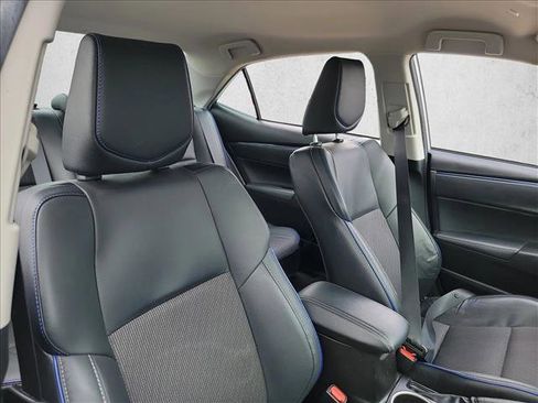 Used 2019 Toyota Corolla SE image 12