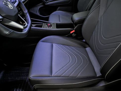 Used 2025 Volkswagen Tiguan SE R-Line AWD/4WD image 12