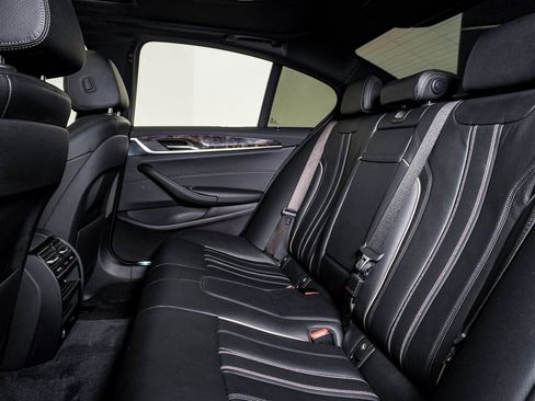 Used 2019 BMW 530e xDrive w/ Convenience Package image 17