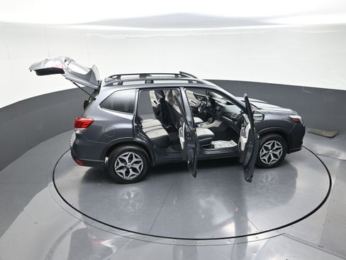 Used 2023 Subaru Forester Premium image 14