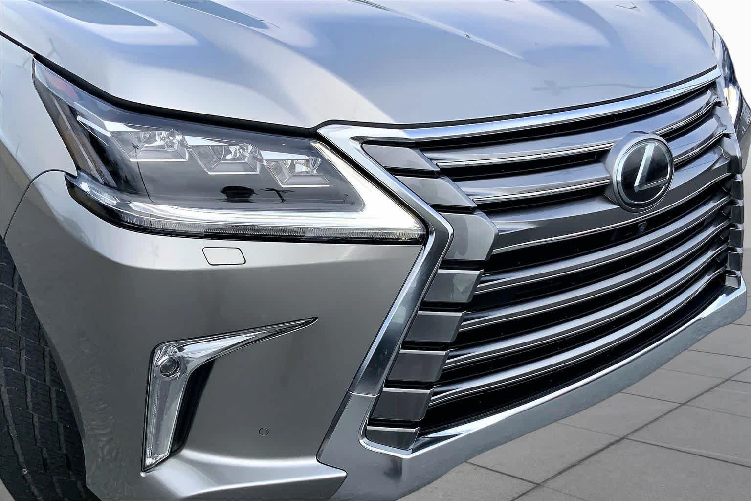 Used 2017 Lexus LX 570 4WD w/ Luxury Package image 29