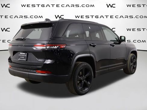 Used 2023 Jeep Grand Cherokee Limited w/ Black Appearance Package image 46