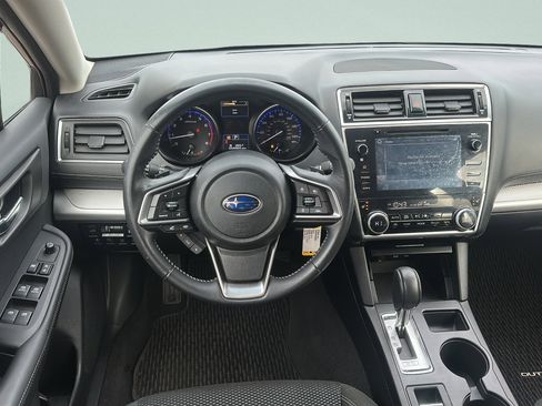 Used 2018 Subaru Outback 2.5i Premium image 9