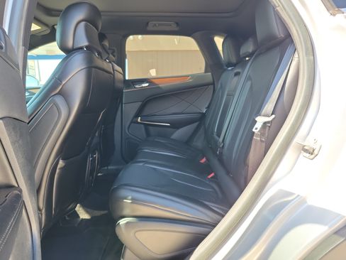 Used 2019 Lincoln MKC Reserve FWD image 9