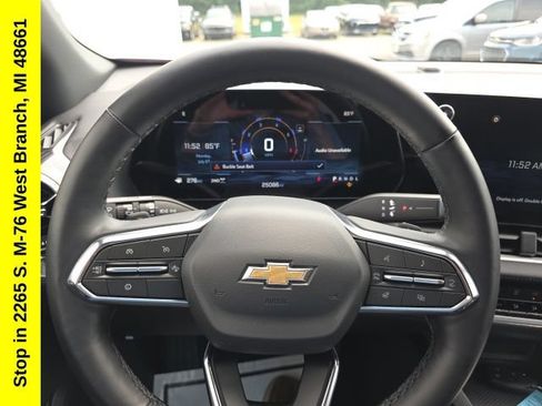 Used 2026 Chevrolet Equinox LT AWD/4WD image 17