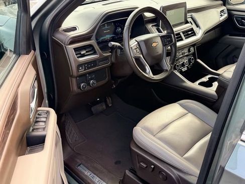 Used 2024 Chevrolet Suburban LT RWD image 9